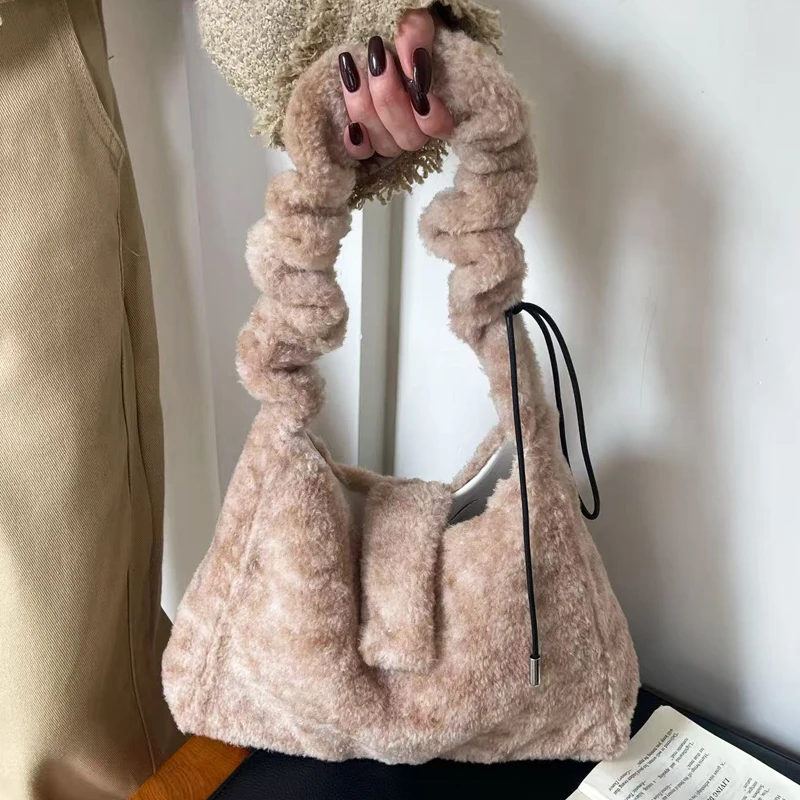 

Модная сумка из искусственного меха для женщин, роскошная дизайнерская сумка-кошелек, новинка 2023 года, из искусственной овечьей шерсти, регулируемые ремни, подмышки, плечо