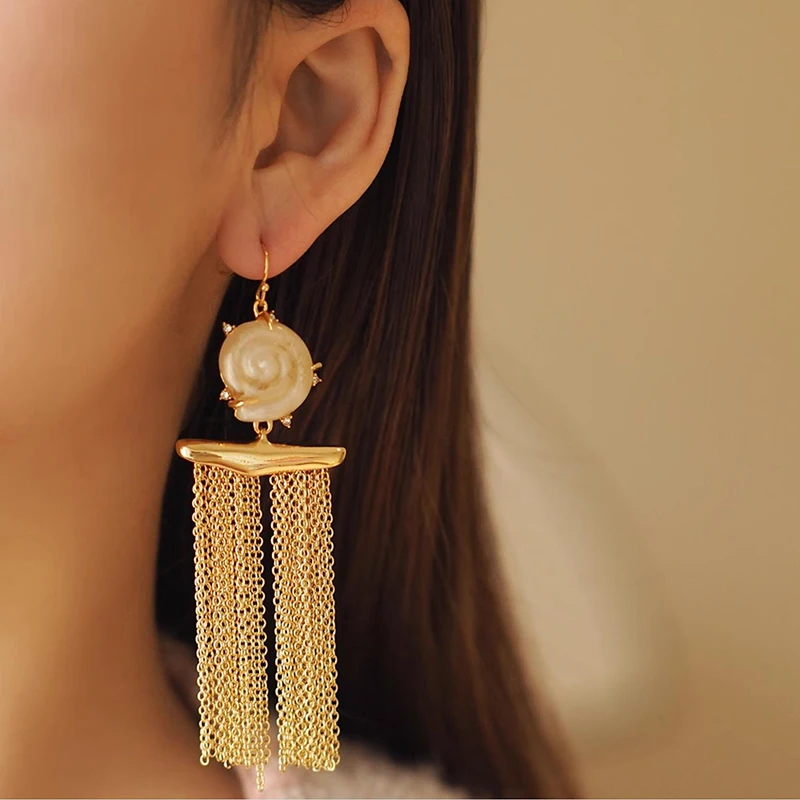 

SENYU Vintage Luxury Natural Shell Snail Shape Long Gold Plated Chain Tassel Earrings Retro European Style Designer Jewelry Gift