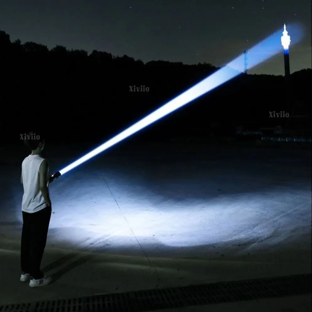 68000000LM Super LED Flashlains 15000mAh مضمّن بطارية معاد شحن Zoom 4km مصباح يدوي تكتيكي قوي