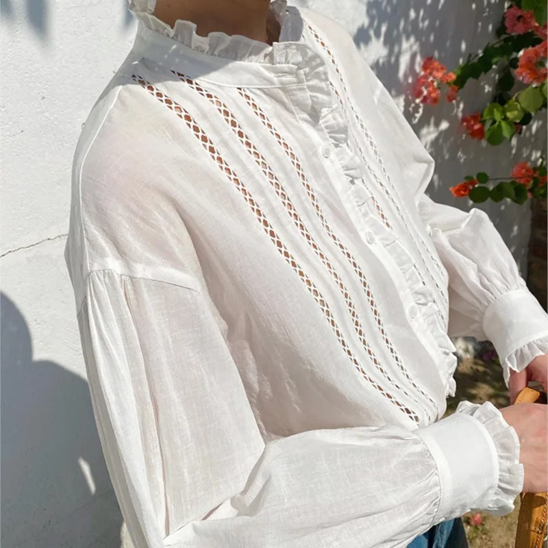 2025 الربيع الصيف الفرنسية قميص أبيض المرأة القطن لوتس ليف تقليم س الرقبة طويلة الأكمام قميص عطلة عادية شاطئ بوهو البلوزات