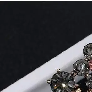 여성을위한 패션 절묘한 크리스탈 라인 석 꽃 브로치 의류 코트 쥬얼리 액세서리 선물