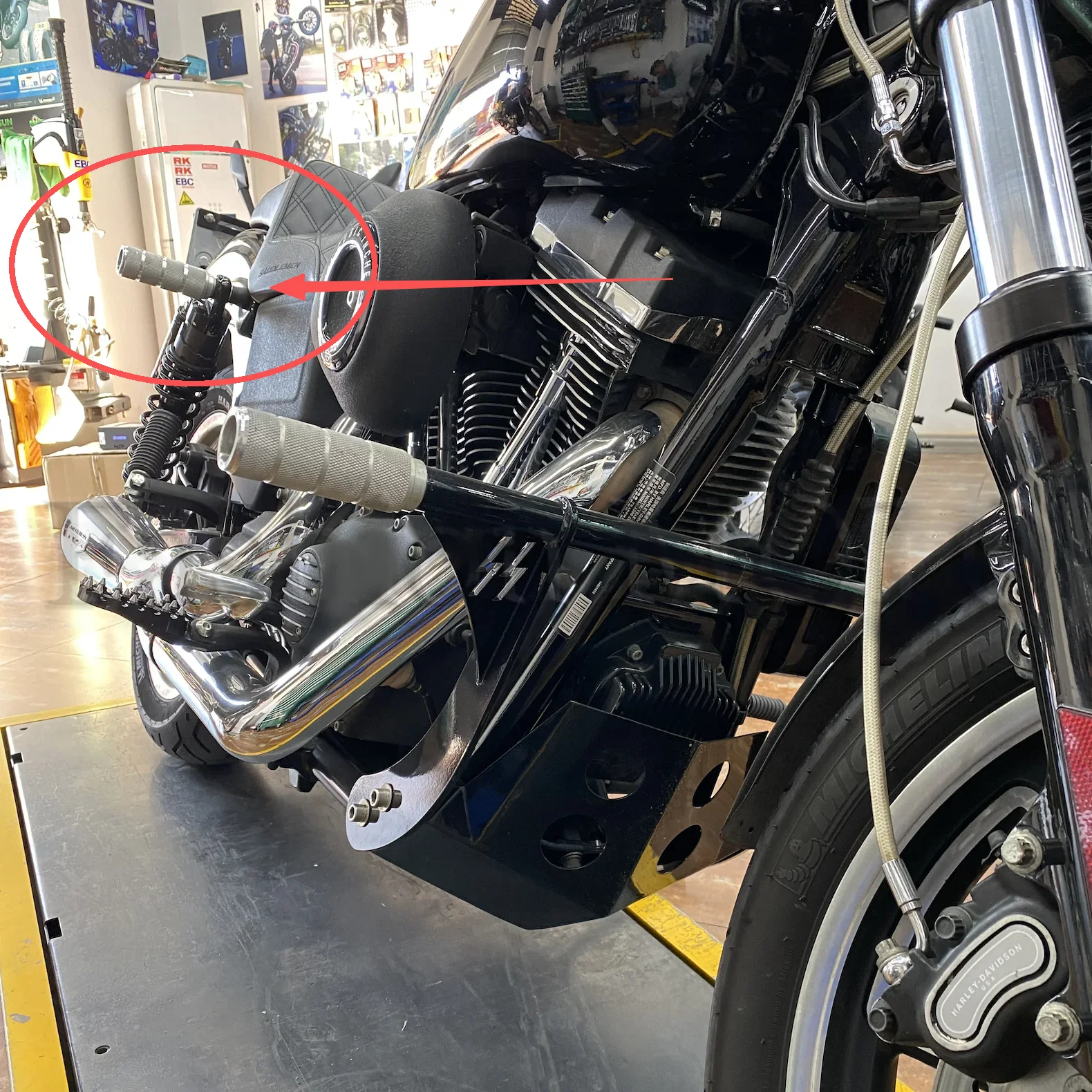 Harley Dyna Low Rider Street Bob XL883 XL1200 Motorcycle Rear Crash Bar Engine Guard Frame Protector For Fat Bob Super Glide 883