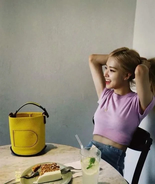 Estate Nuovo rotondo Ne ort Sve T-shirt da donna a vita alta Slim Fit Colore puro Strato base Trendy Street Sle Top