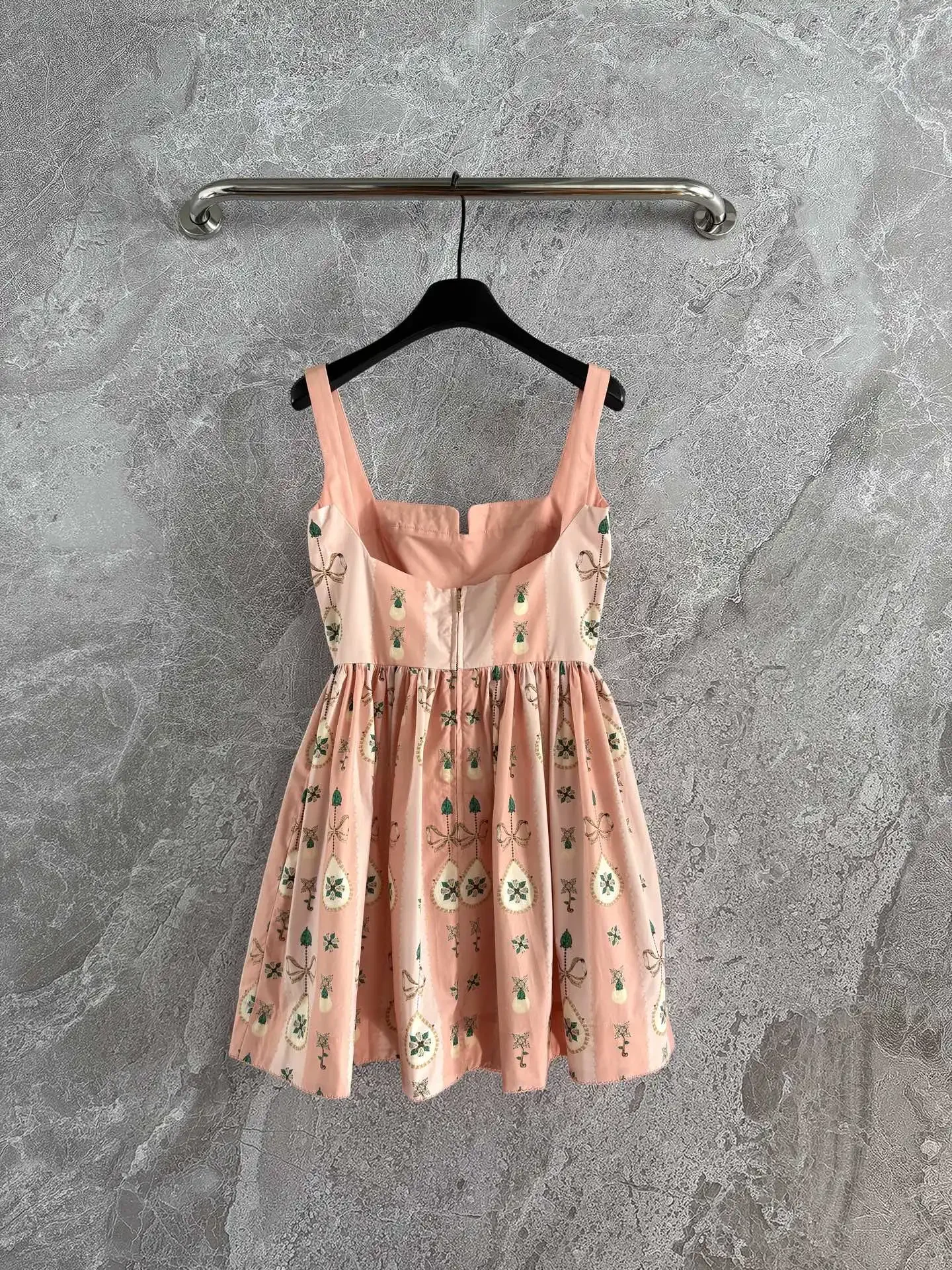 

Pink Floral Romantic Diamond Jewelry Print Sleeveless Pleat Mini Dress