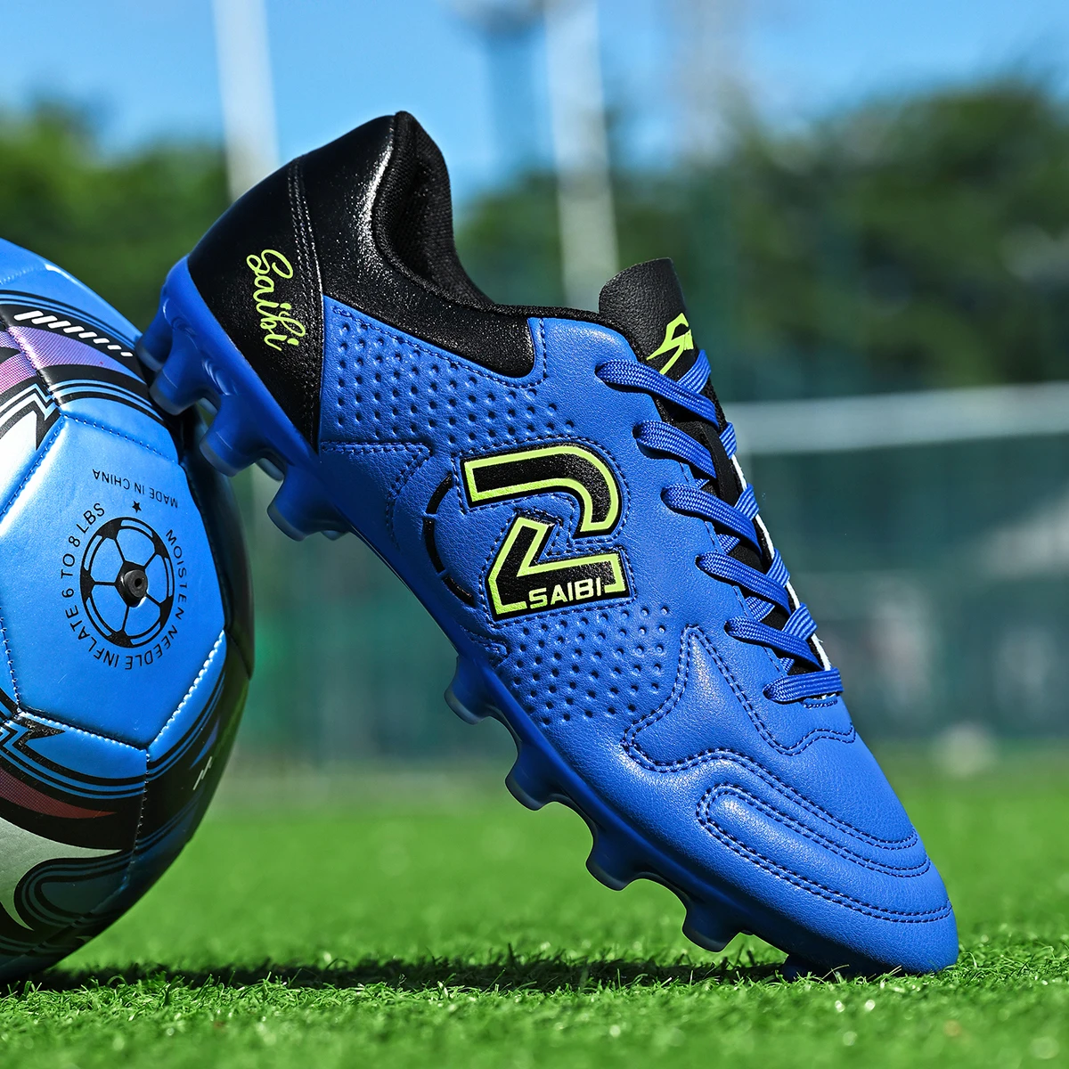 

New Men Football Boots Ankle Non-Slip TF/FG Match Comfortable Professional Soccer Shoes Boys Sneakers Sports Shoes Unisex