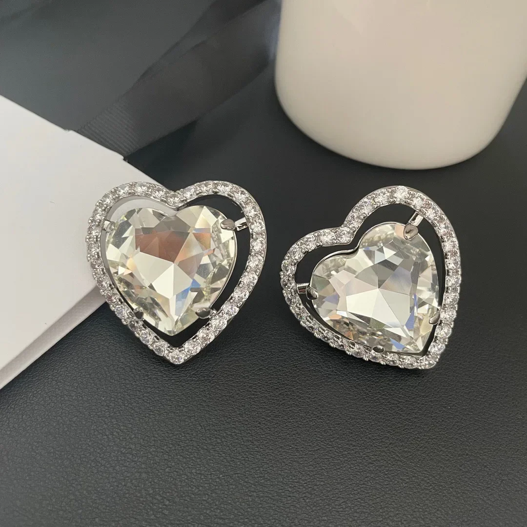 

Earrings Fashion Temperament Light Luxury Everything Matching Heart Stud Piercing Aretes De Mujer Pendientes Brincos Boucles