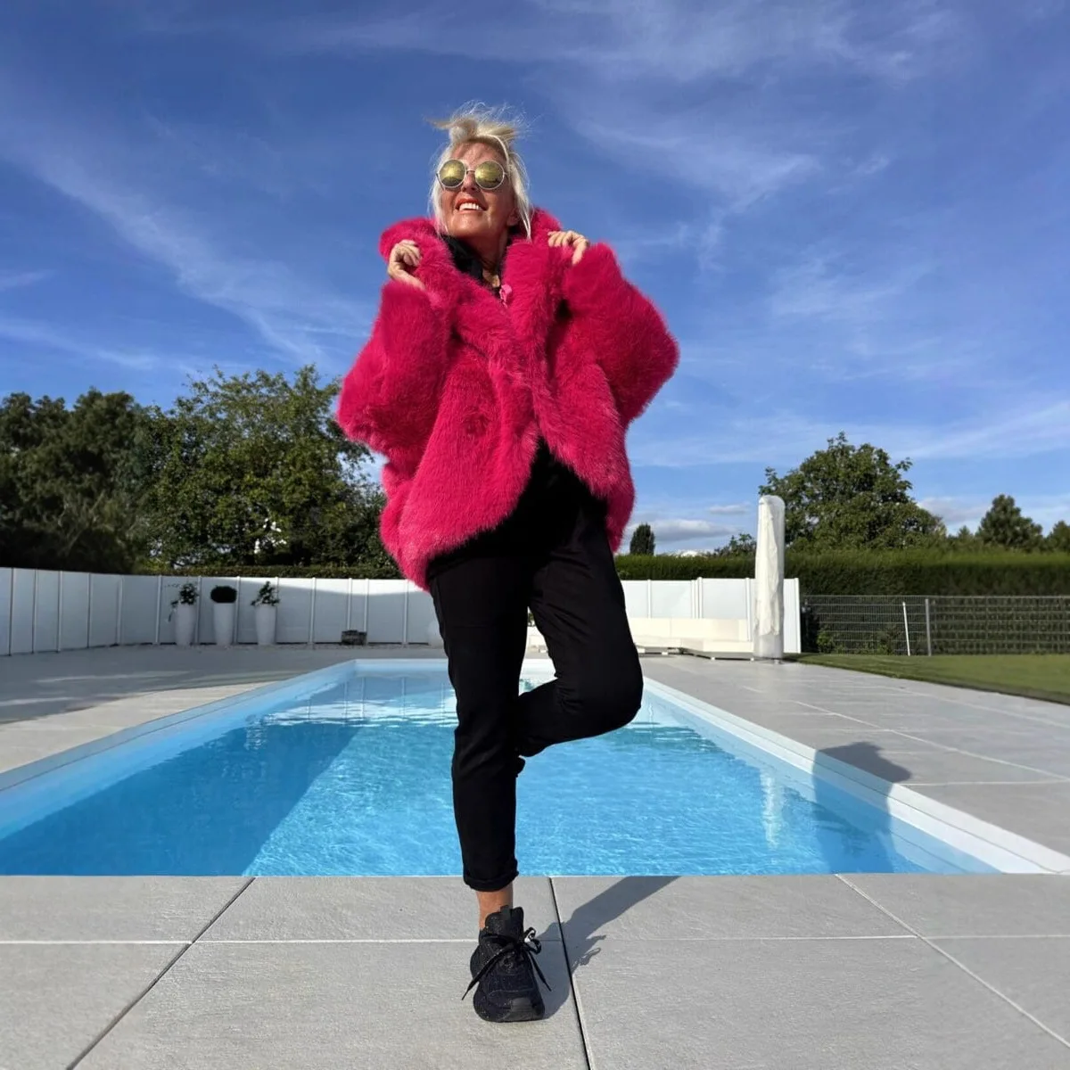 

Осень-зима 2025 г., женский повседневный кардиган с меховым карманом в европейском и американском стиле, плюшевое теплое пальто для женщин