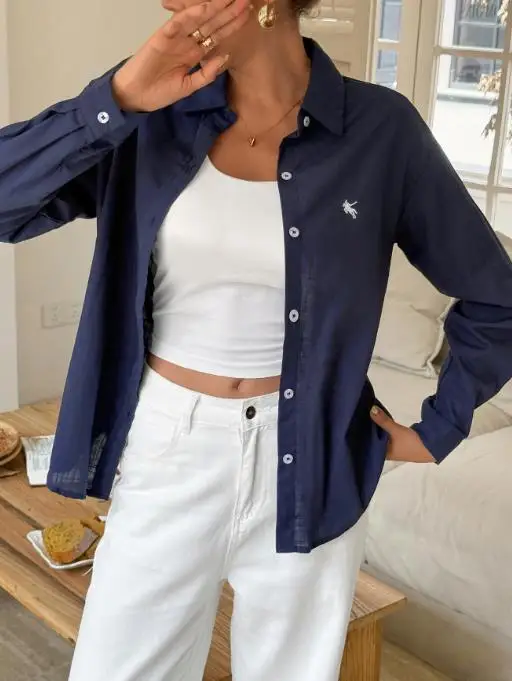 Camisa de manga larga con botones decorativos bordados y solapa de Color sólido de otoño para mujer, camisa informal de manga larga ajustada Simple