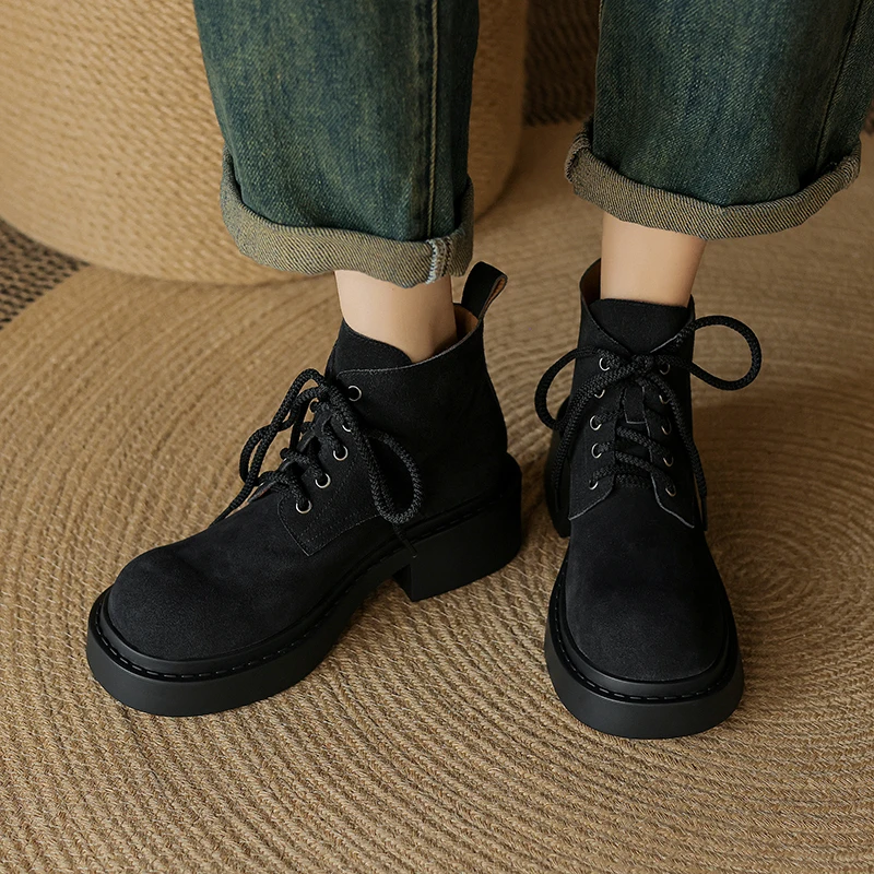 

Новинка 2026, осенне-зимние женские ботильоны из натуральной кожи, короткие ботинки из коровьей замши с круглым носком на шнуровке и толстом каблуке 22-25 см