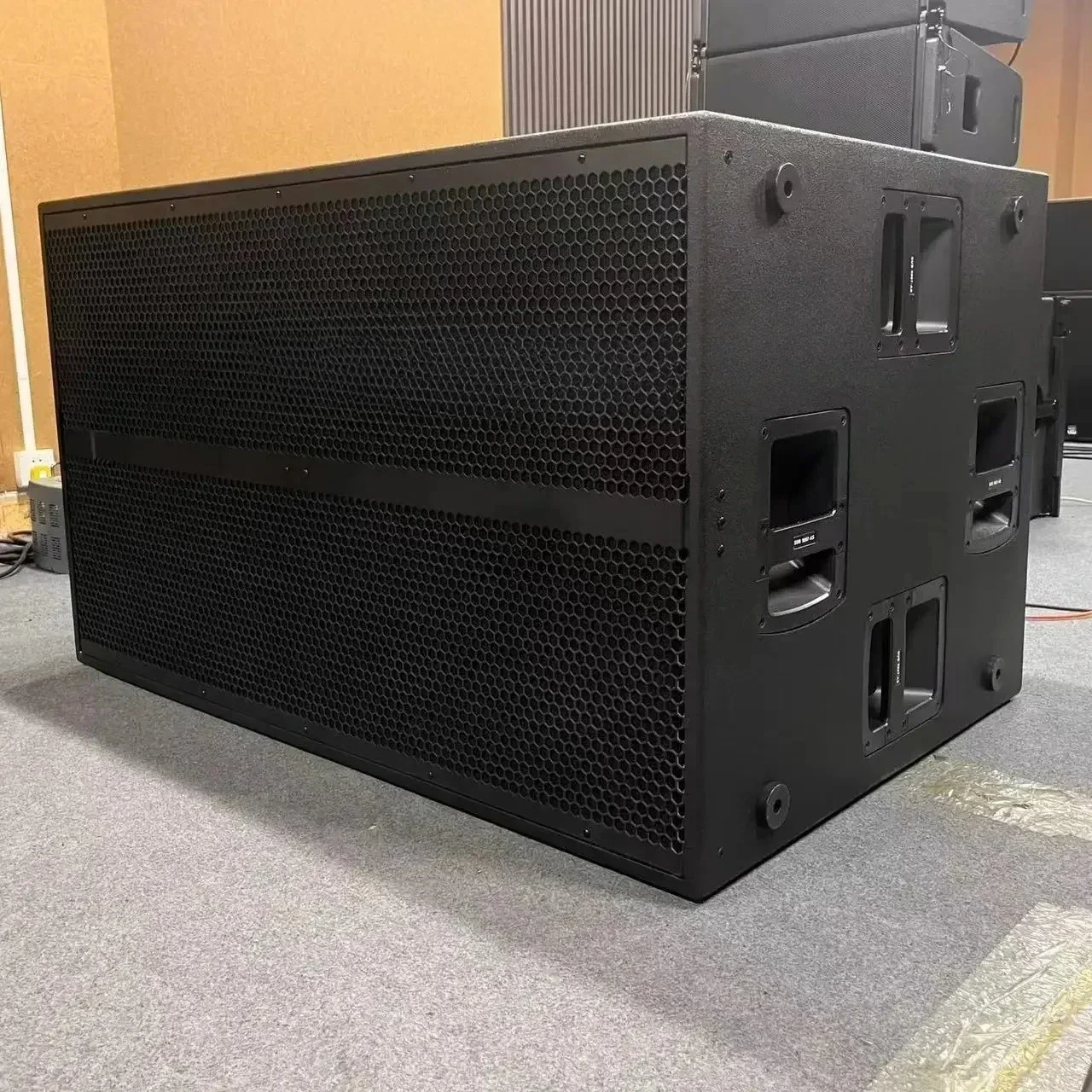 Potente subwoofer RCF, subwoofer activo, conjunto de altavoces line array para DJ, audio profesional para escenario