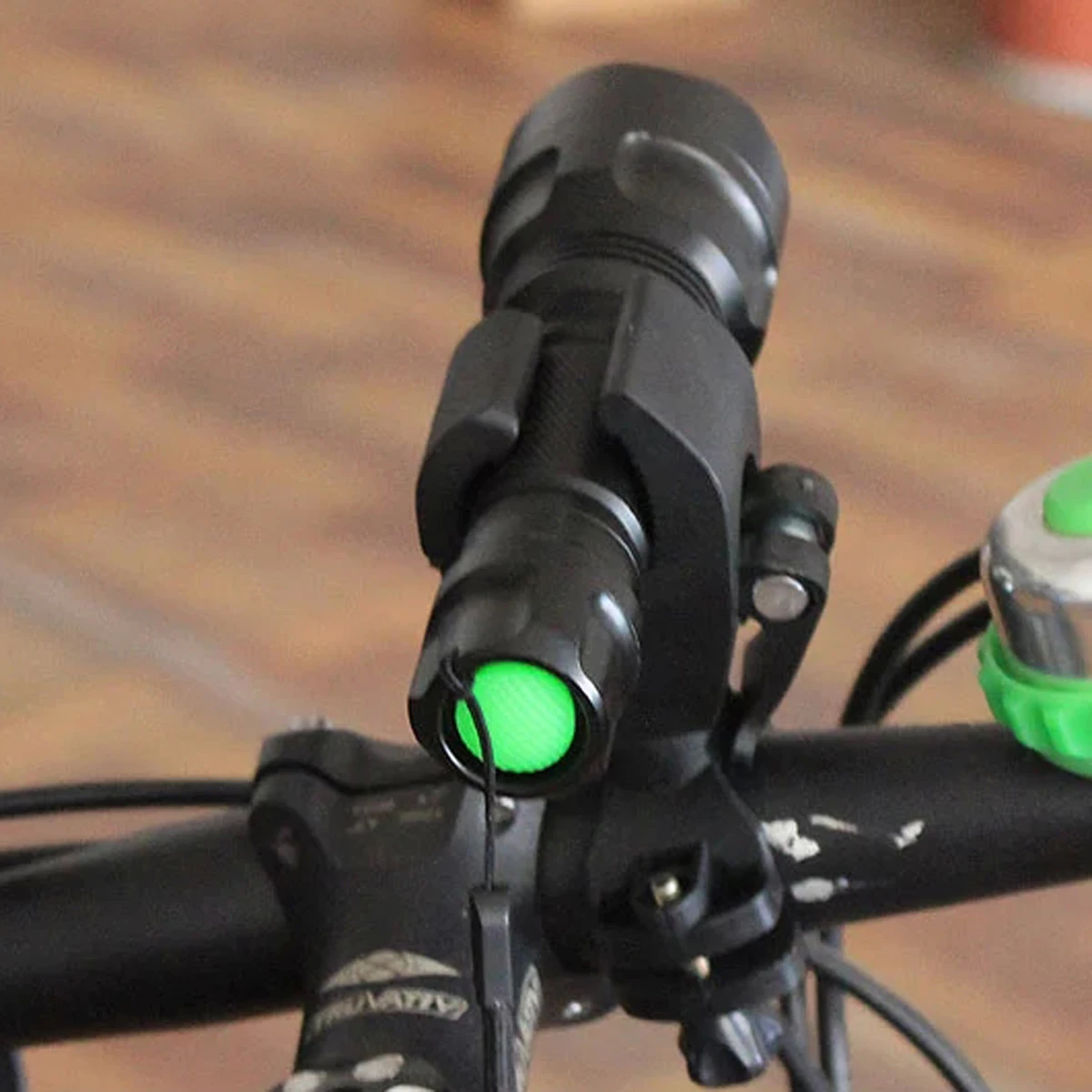 

Universal 90-degree Rotating Bike Handlebar Mount LED Flashlight Torch Mount Holder Grip Bracket (Black)