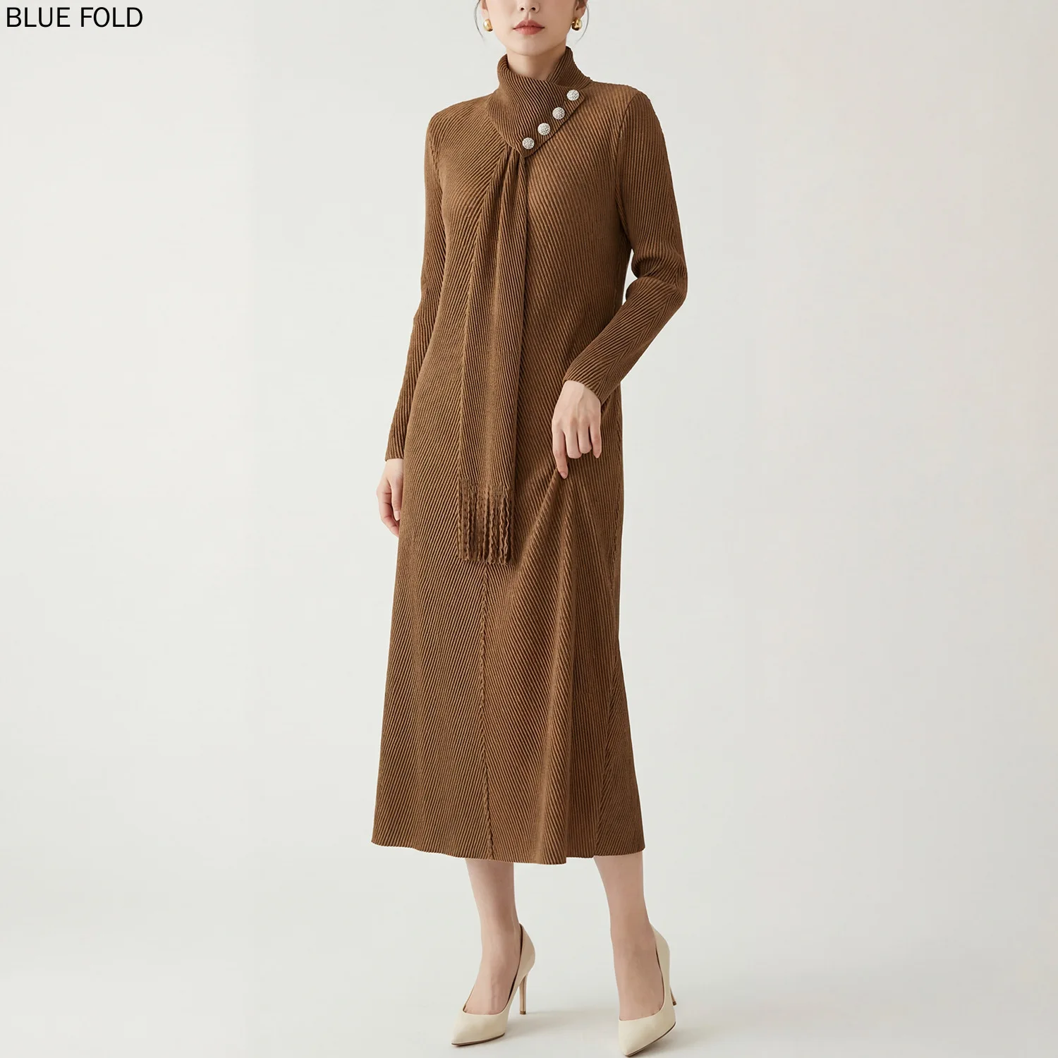 Vestido MIYAKE PLEATS para Mujer, Temporada Primavera/Otoño, Elegante Cuello Bufanda, Corte Holgado, Talla Grande, Vestido Midi Suave y Femenino