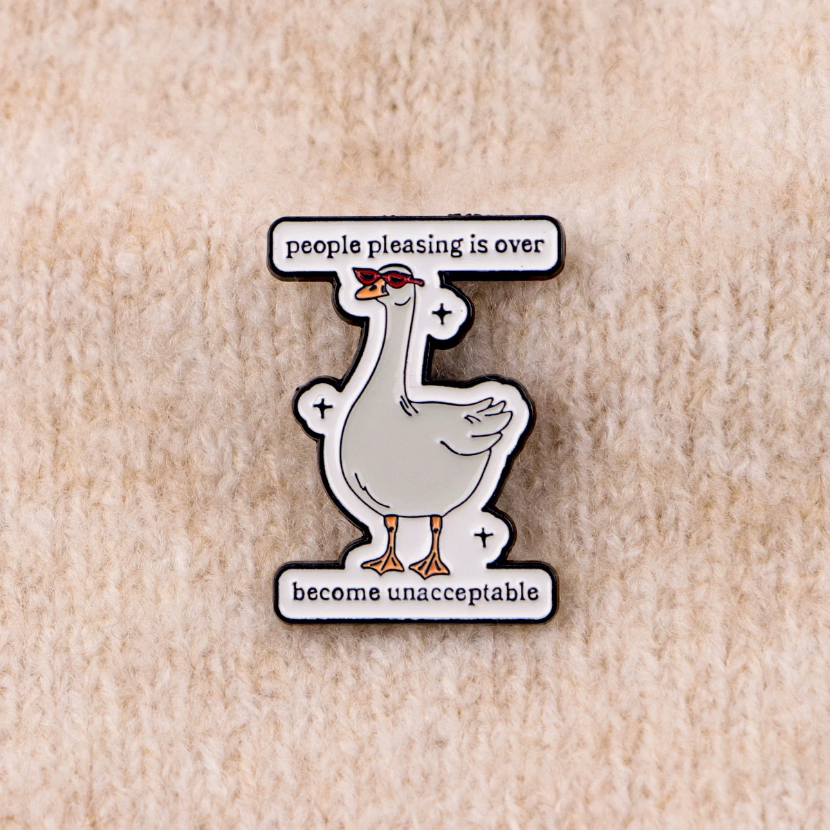 الناس الممتع أكثر من أوزة المينا دبوس التلبيب دبابيس لحقائب الظهر دبابيس للنساء مجوهرات الأزياء اكسسوارات الأصدقاء هدية