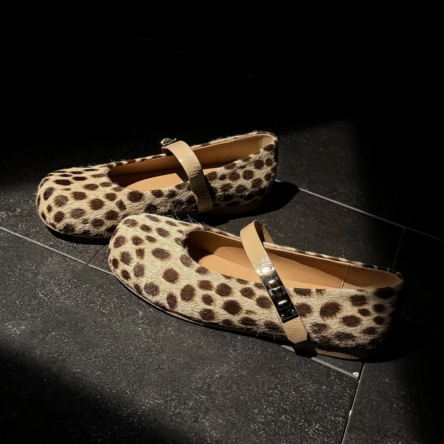 

Calf Hair Leopard Print Mary Jane Flats 2026 New Round Toe Flat Heel Shallow Cut Versatile Fashion Shoes for Women