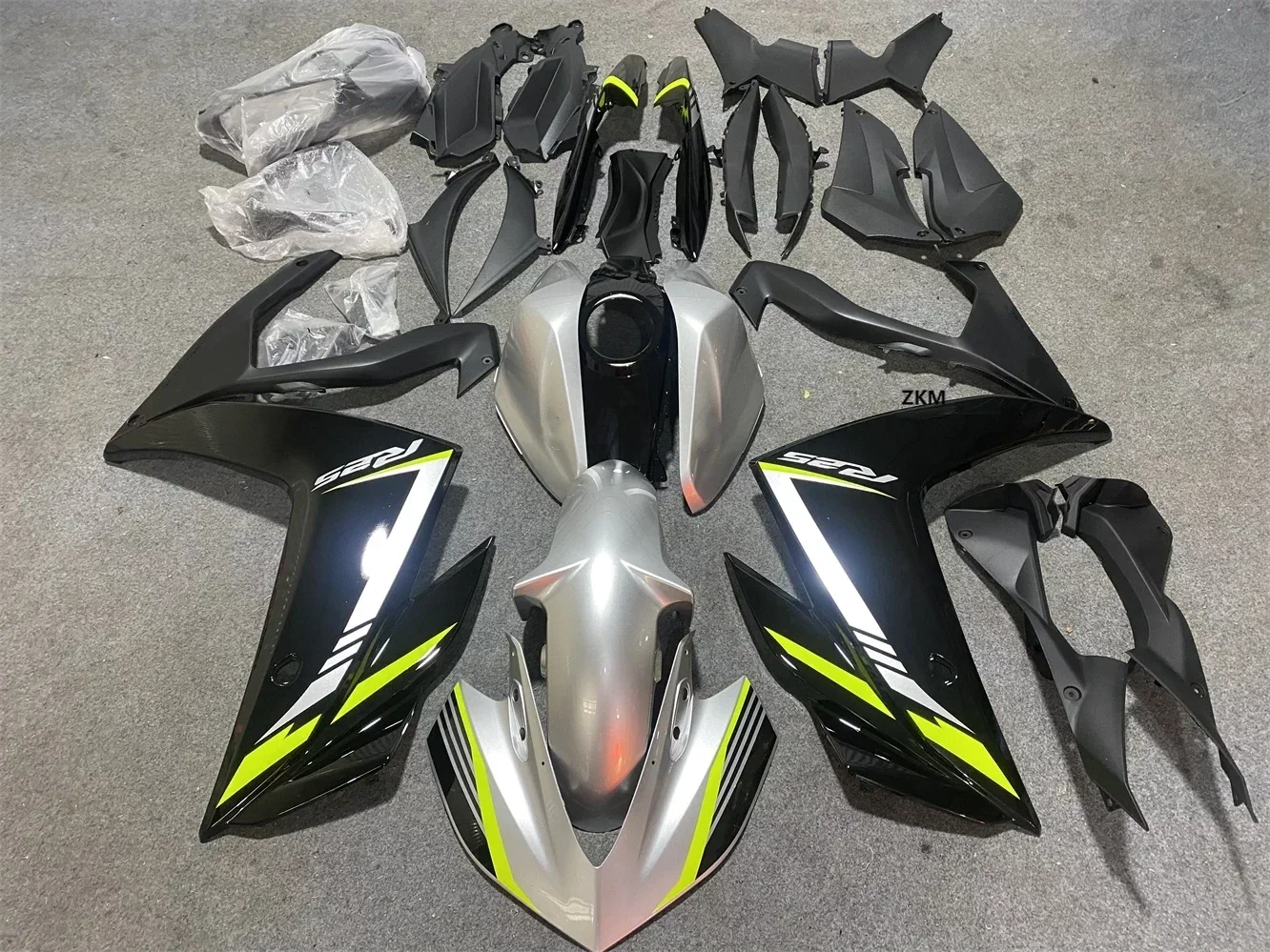 

Injection Fairings for R3 2015 - 2017 R25 2016 Complete Panels 15 16 17 ABS Plastic Panels Kit Body Work Black silver
