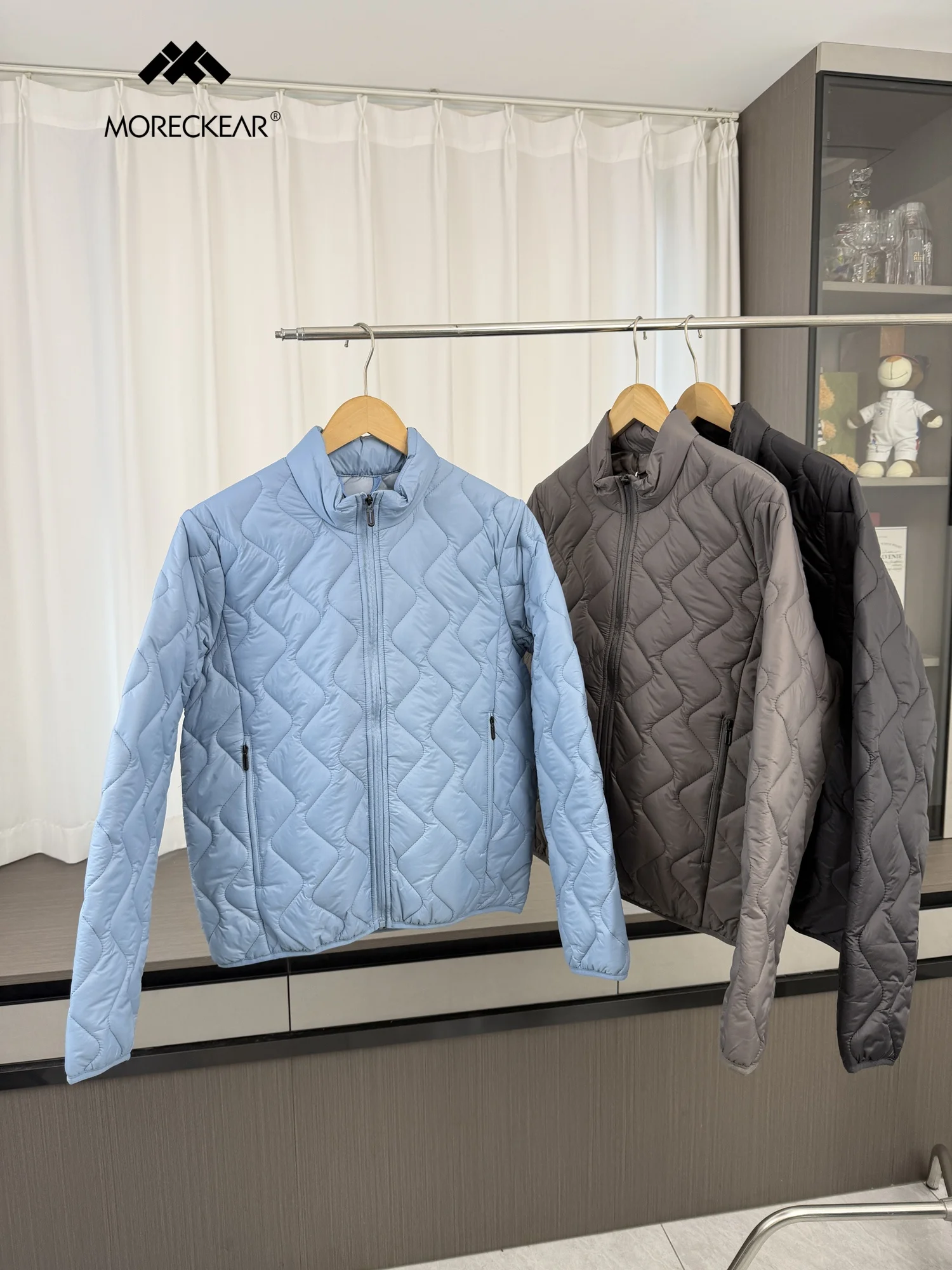 Lightweight Warm Not Puffy Outdoor Men's Cotton Jacket Wave Quilted Stand Collar Autumn Winter Casual Style Zipper Closure