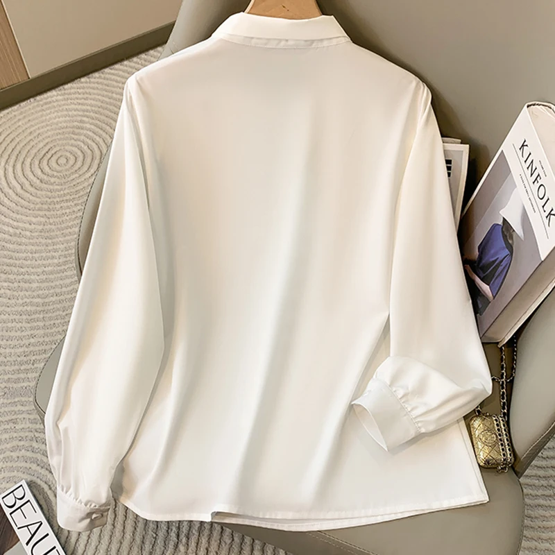 حجم كبير قميص شيفون بلوزة المرأة ربيع 2025 جديد طويل الأكمام سيدة مكتب أسود أو أبيض قميص المرأة حجم كبير L-4XL