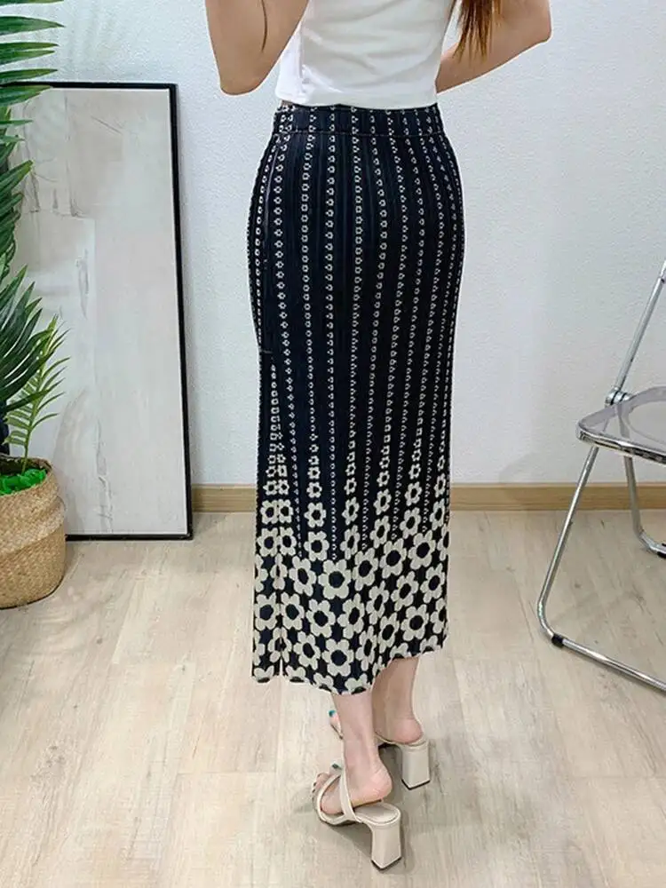 

Pleated Midi Women's Skirt 2025 New Niche Design Striped Floral Printting Straight Side Vent Skirts Casual Chic 2LSUP