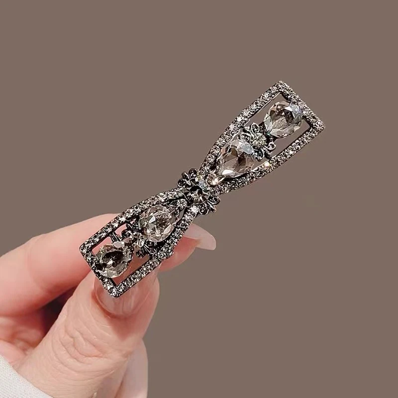 Koreanische Art elegante Strass Schmetterling Blume Haars pangen Haars pange für Frauen neue Seite Clip Pony Clip High-End Enten schnabel Clip – Detail 1
