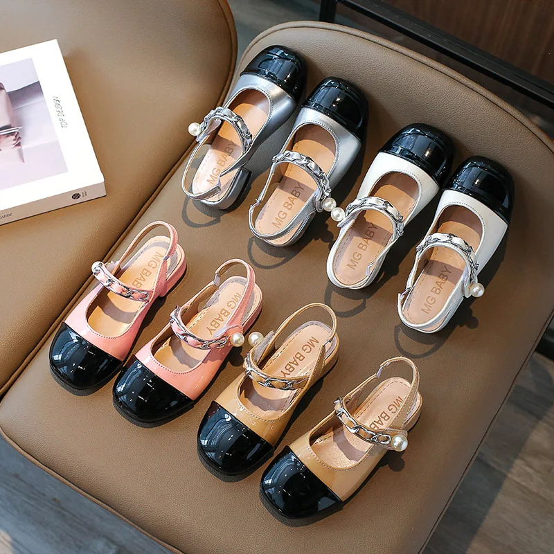 Princess Fashion Elegant Patent Leather Casual Shoes Girls Summer Sandals Toe-covered Anti-kick New Brand Children Flat Sandals