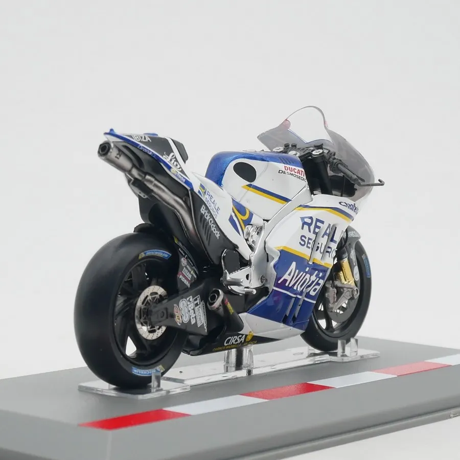Diecast Ixo 1:18 Scale Moto GP 2017 Ducati Desmosedici GP15 Alloy Car Model view 4