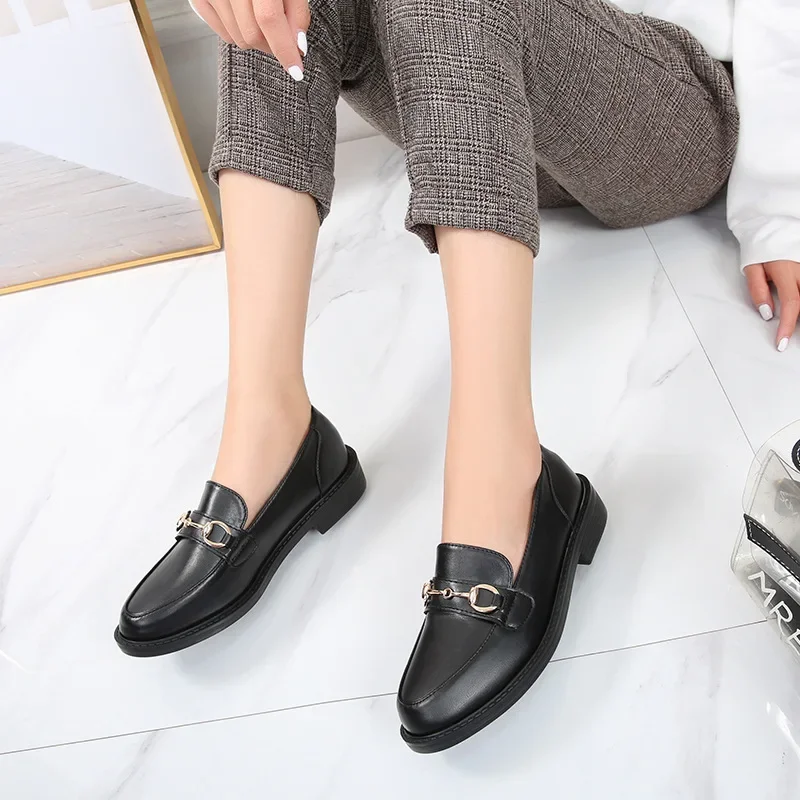 Women Loafers 2023 Spring British Style Women Leather Shoes Fashion Metal Buckle Thick Heel Shoes Retro Style Office Lady Shoes