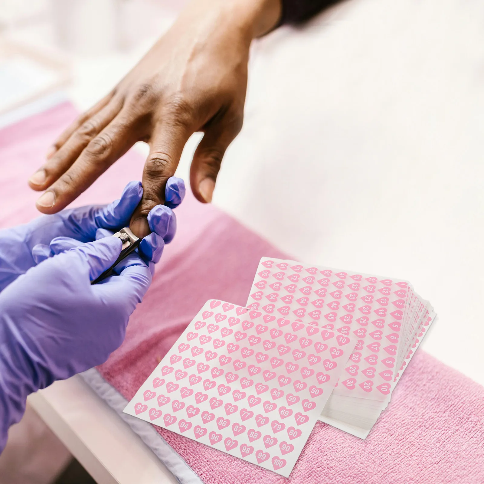 

50Pcs Nail Art Tool Stickers Self Adhesive Number Labels 1-100 Mini Coding Dots for Organizing Manicure Equipment Storage Bins