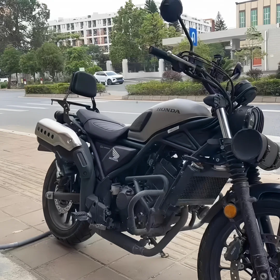 For Honda CL300 and CL500, this product includes a modification kit with a rack, backrest, luggage rack, and tail rack cushion.