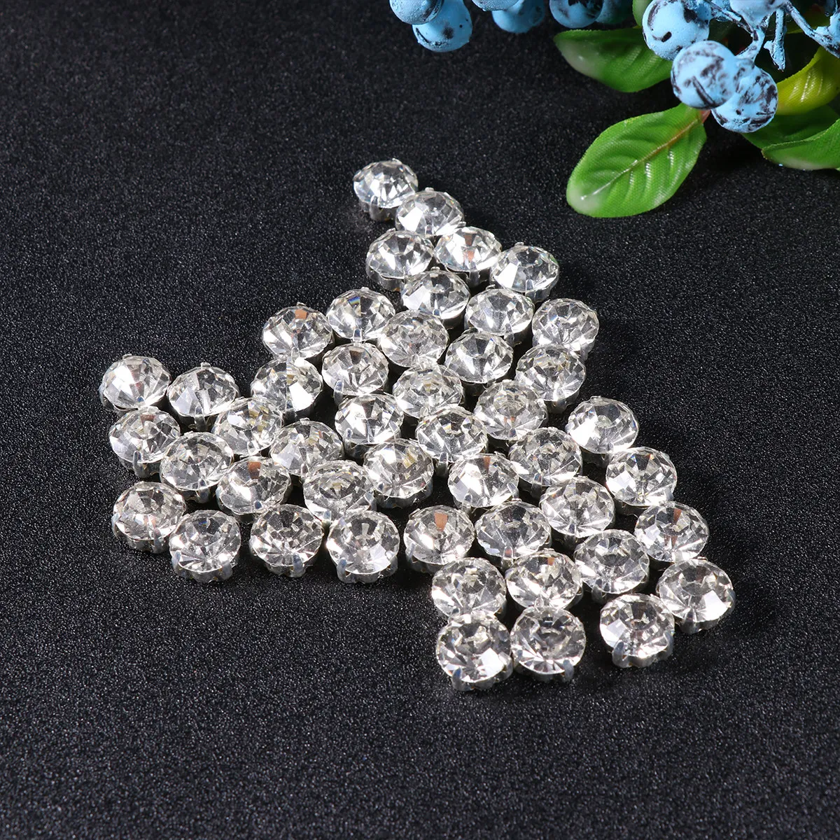 144Pcs Glass Rhinestones Crystal Claw Sewing Rhinestones Round Shiny High-Purity Scratch-Resistant for Garment Shoes Wedding DIY