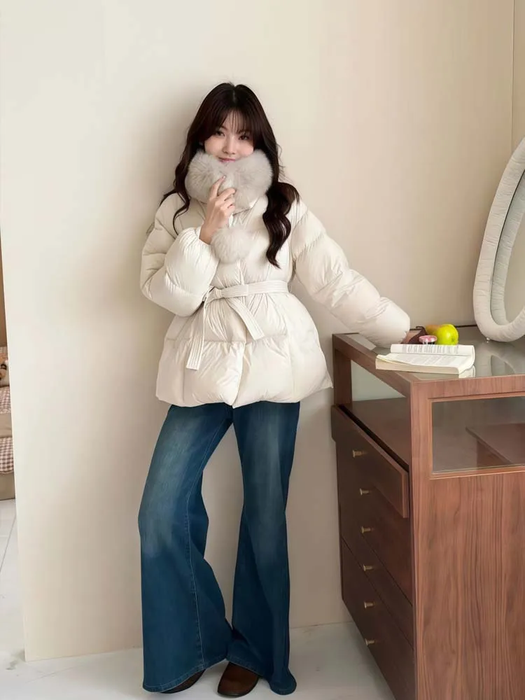 2025年冬 レディース ファッション ナチュラルファー襟付きダウンジャケット ブラック 厚手 パファージャケット サッシュ付き 暖かい 女性用アウター INKEO DJ541