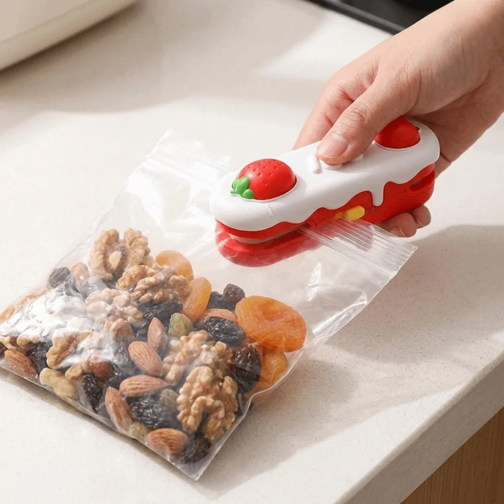 Rechargeable Mini Sealing Machine Handheld 2 in 1 Design Food Sealer Clip Seal Button Bottom Magnet Sealing Clamp Kitchen Use
