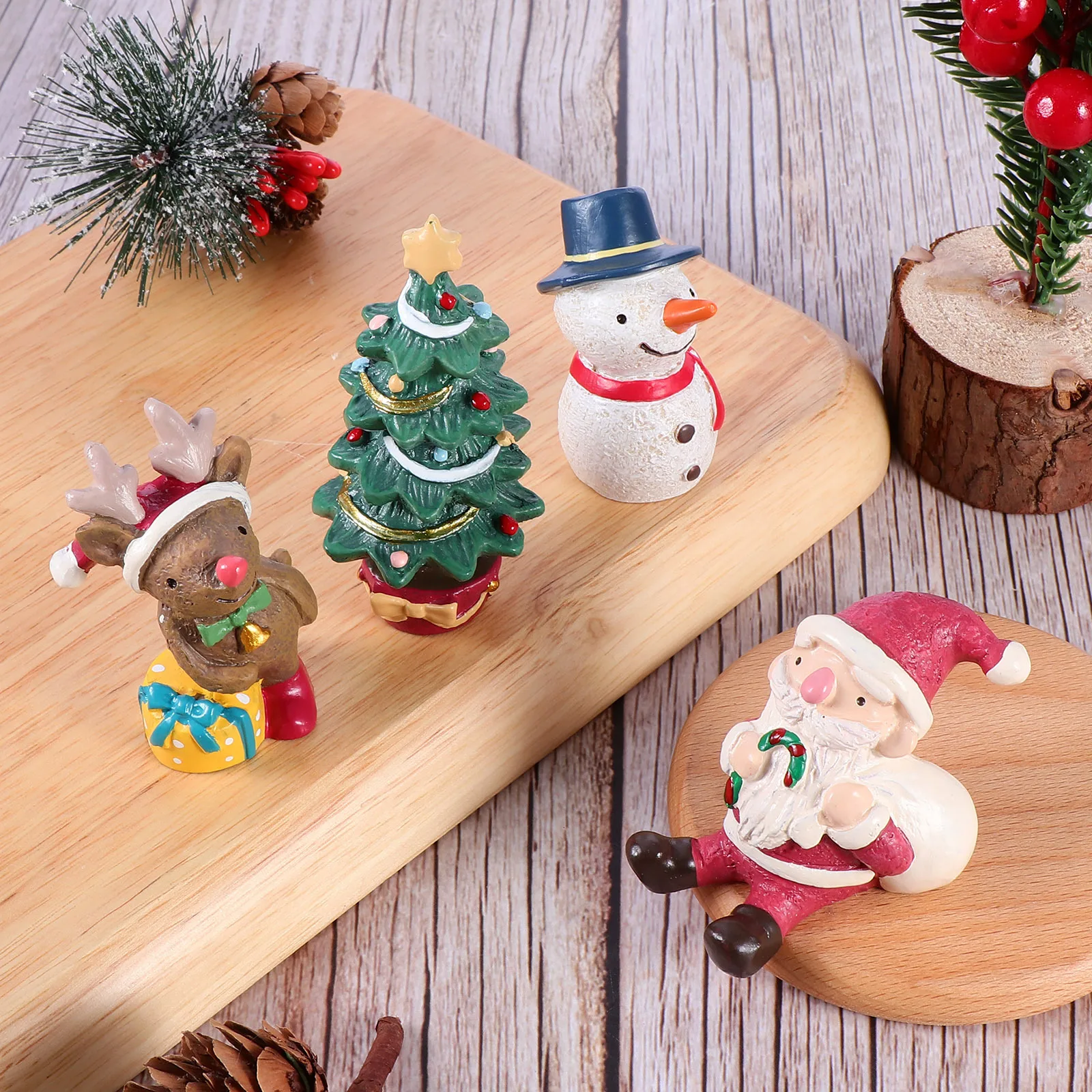 

4Pcs Resin Ornament Set Creative Miniature Garden Decor for Christmas Holiday Home Office Desk Landscaping Resin Art Crafts