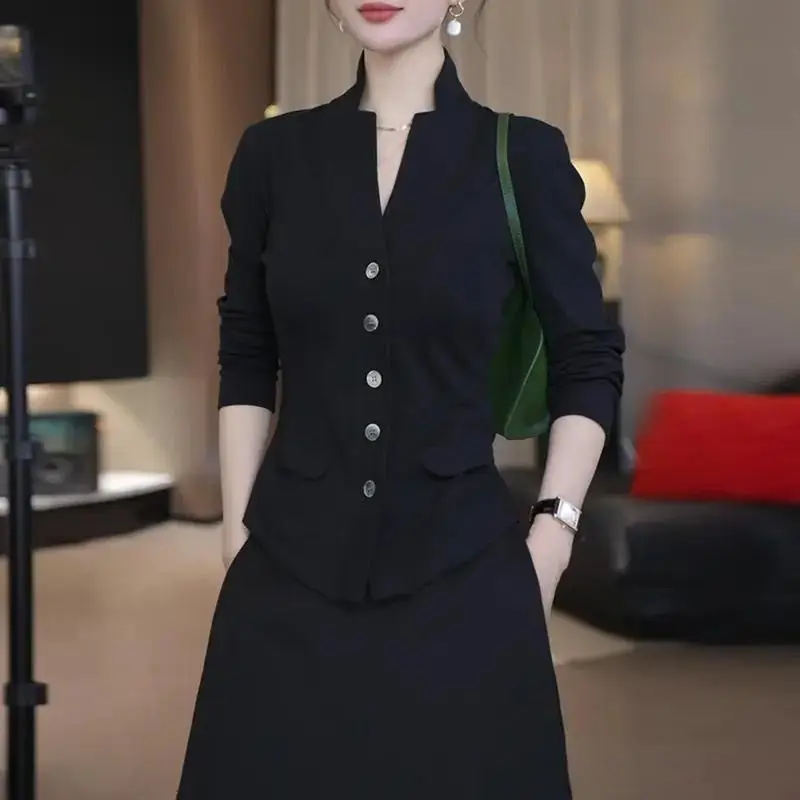 Retro Stand-up Collar Long-sleeved Coat for Women 2025 Autumn New High-end V-neck Slim Fit Top