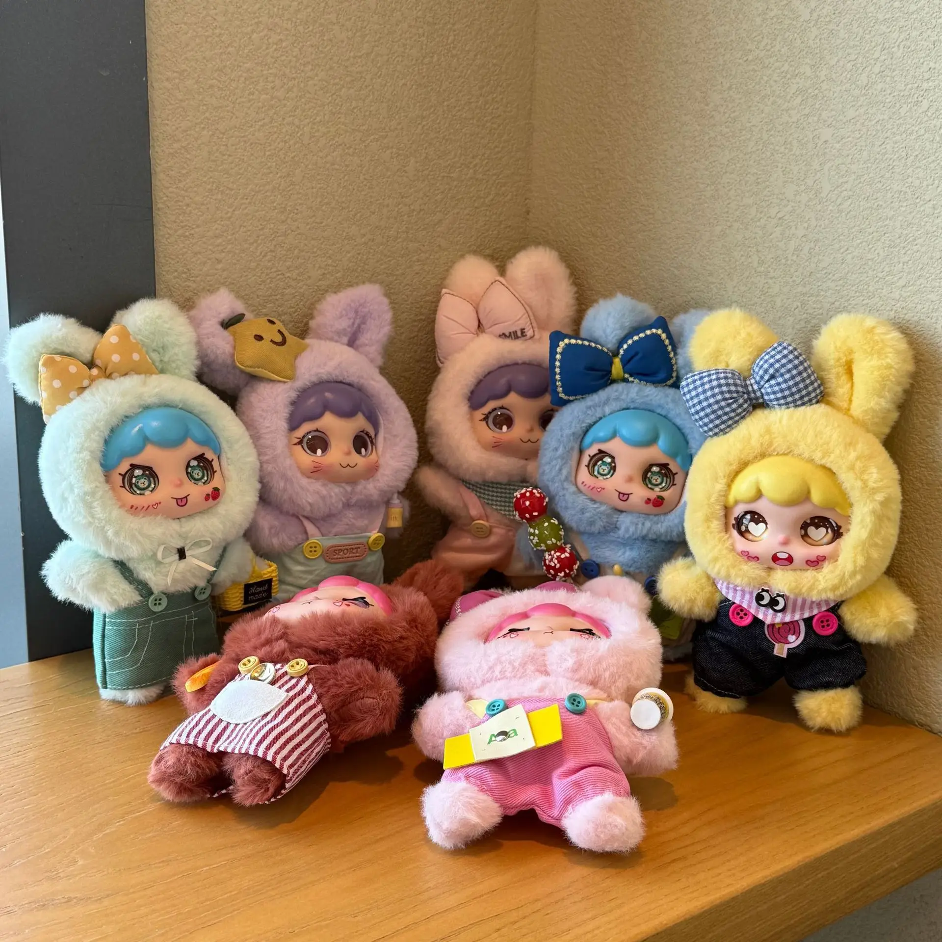 

2025 New Cute Vinyl Faced Plush Toy Doll Trendy Hanging Accessory for Pockets School Bags And Keychain Creative Play Doll