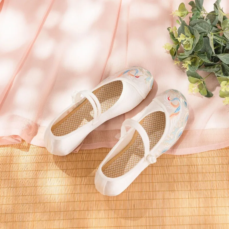 2026 New Women's Mary Jane Shoes Exquisite Embroidery Flat Shoes for Woman Sweet Lolita Casual Shoe Designer Shoes Zapatos Mujer