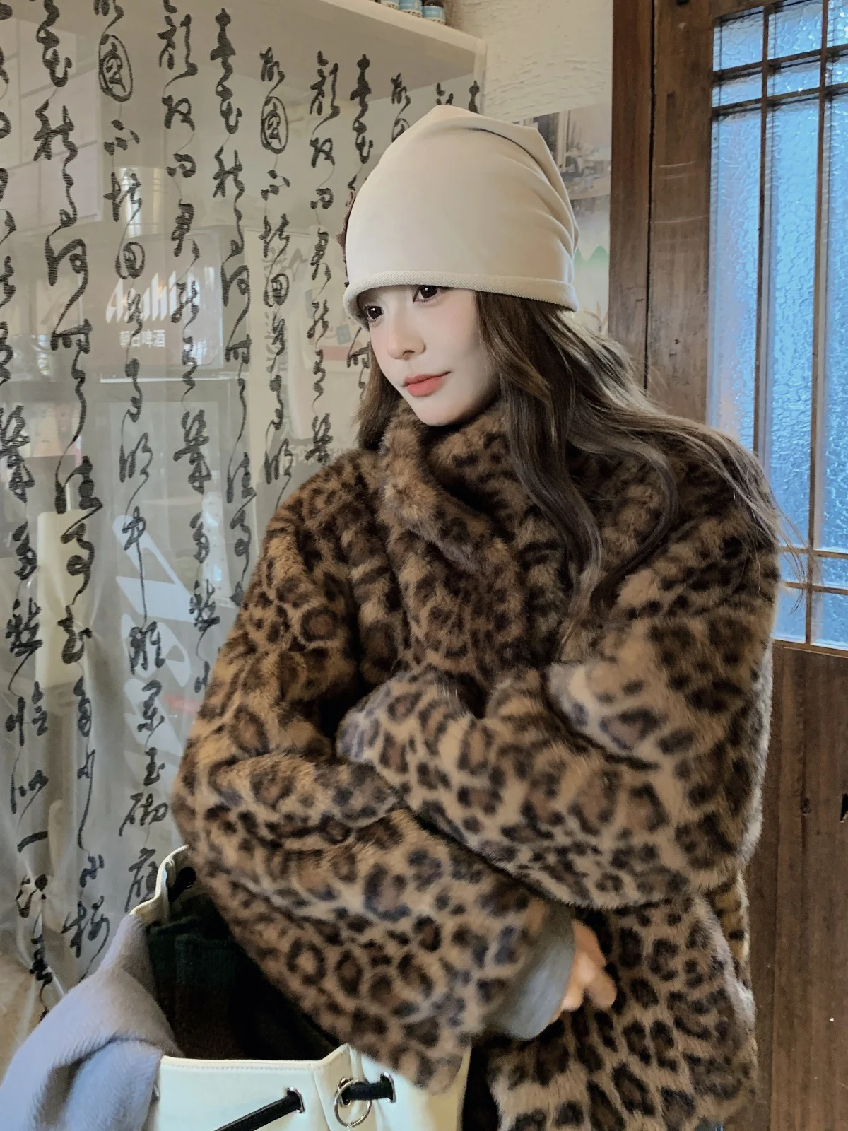 

Women's Winter Faux Fur Leopard Parkas Jacket Short-Sleeve Faux Mink Coat Warm Padded Fleece Outerwear Streetwear Top