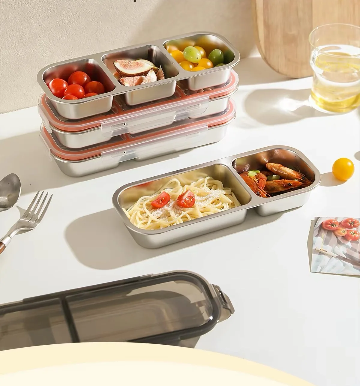Divided and sealed, with a small portioned carrying convenience box, 304 stainless steel fruit preservation box, food-grade lunc