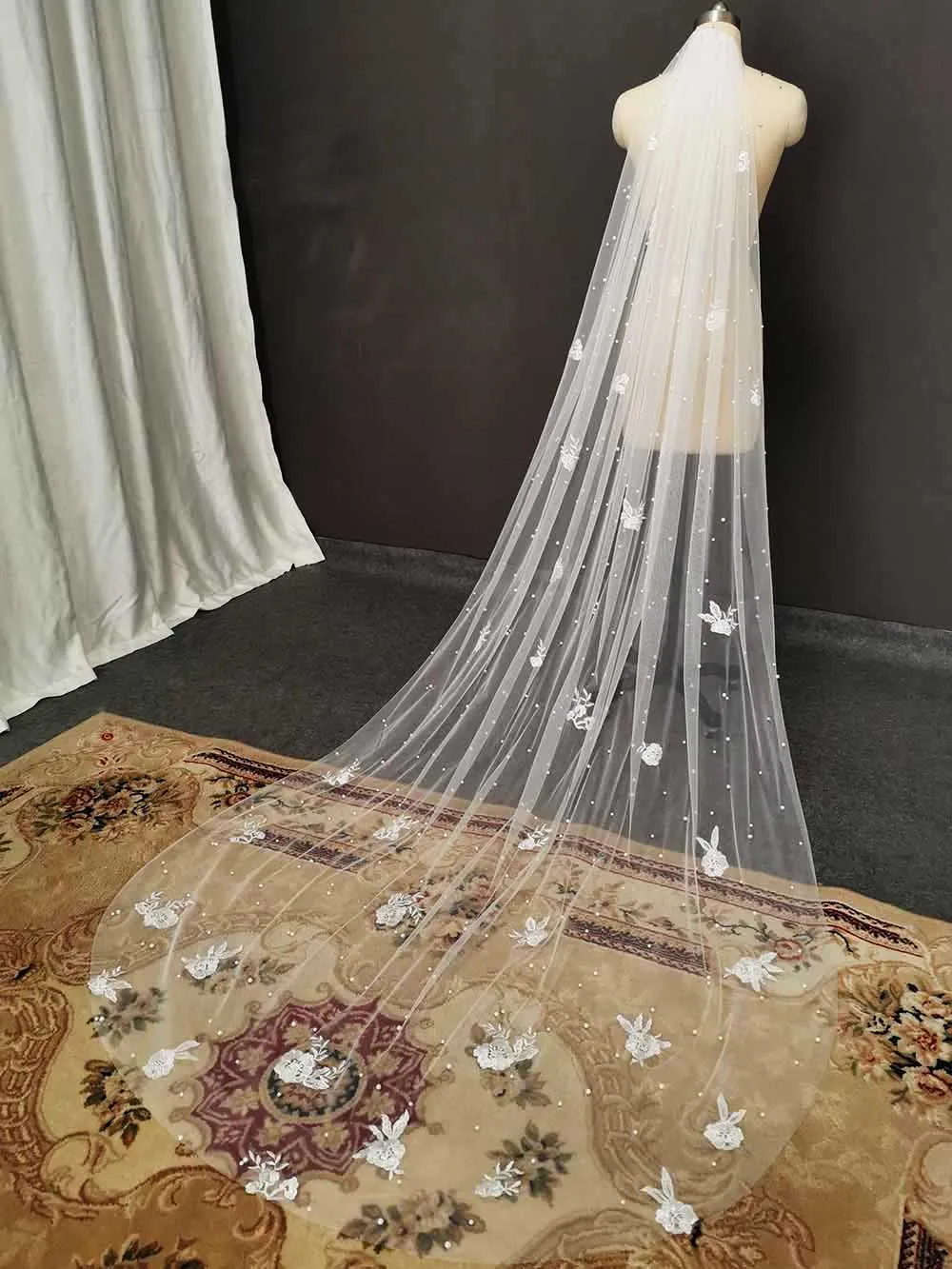 Real Photos Pearls Wedding Veil with Lace Appliques 3 Meters long One Layer Bridal Veil with Comb Wedding  Accessories