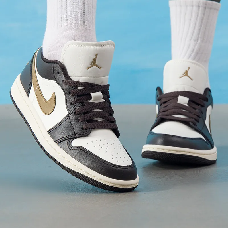 Nike DC0774‑200 Women Low‑cut Skate Sneakers, Leather Upper, Breathable Vents, Wear‑Resistant Rubber Sole, Trendy Street Casual