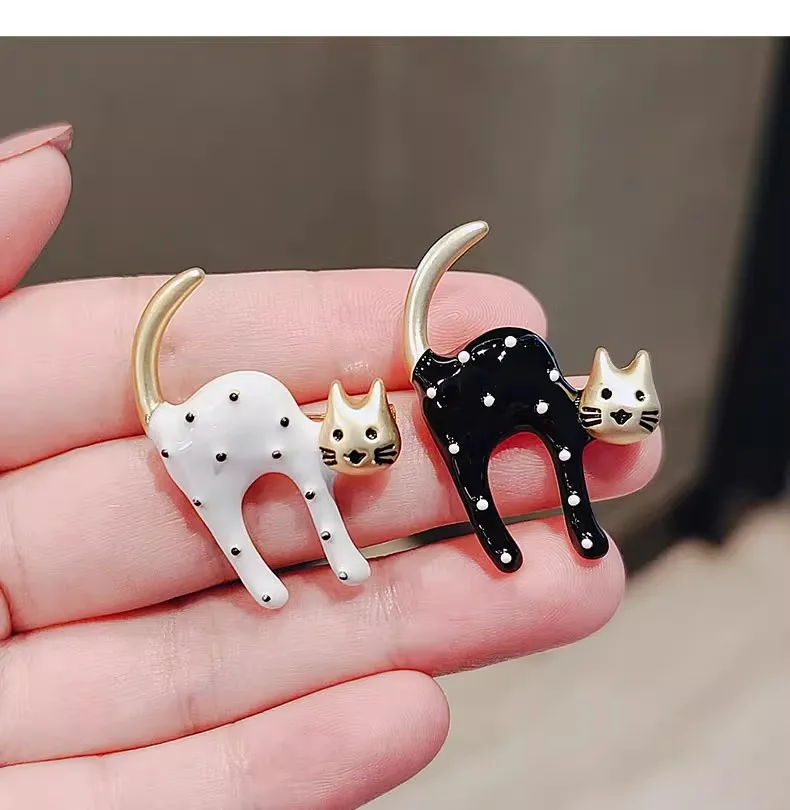 Creative Black White Enamel Cat Brooches For Women Girls Fashion Cartoon Cute Kitten Animal Brooch Clothing Accessories Jewelry