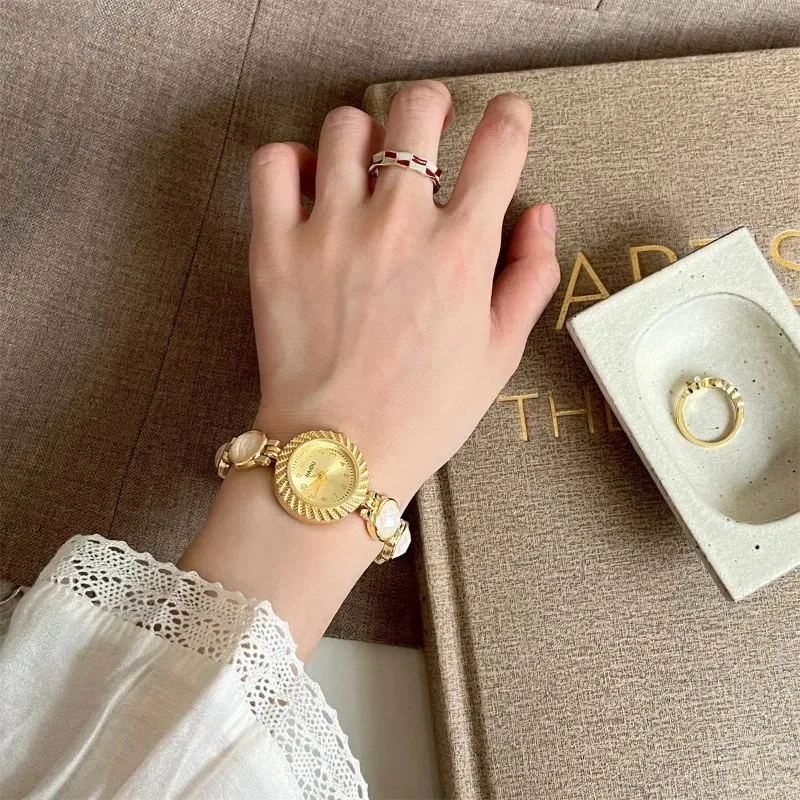 Piccolo orologio al quarzo da donna ovale in pietra naturale Orologi al quarzo in oro di alta qualità Orologi da polso a catena di lusso da donna Regali