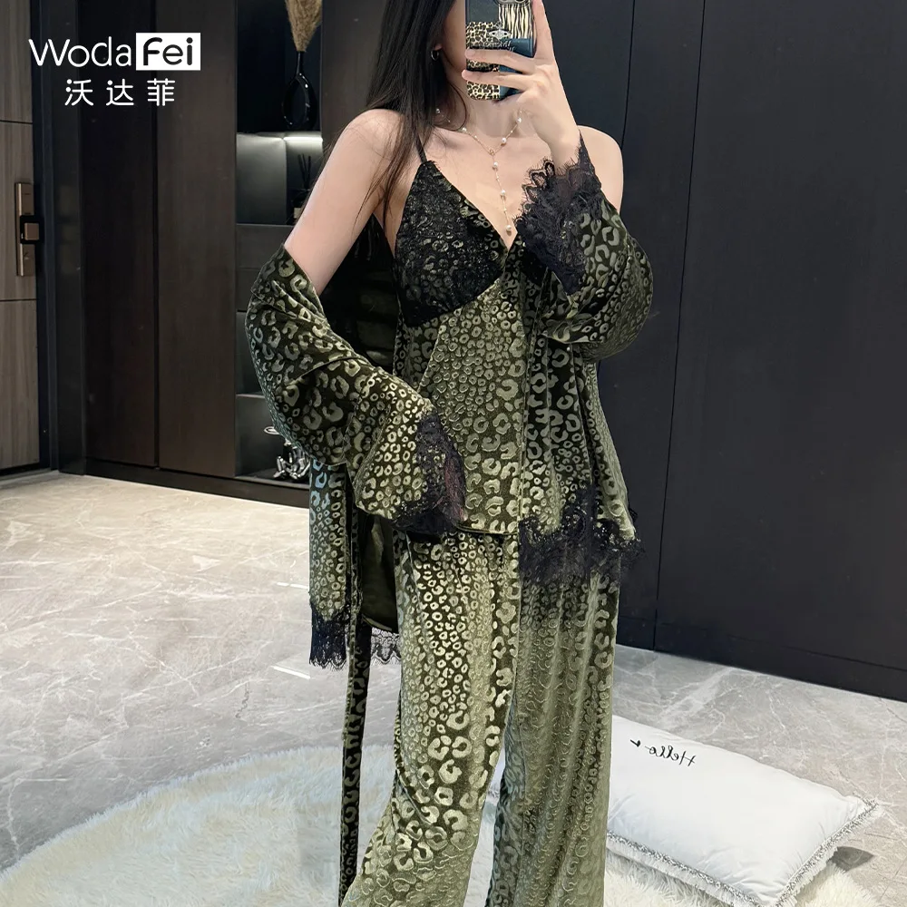 Gold diamond velvet suspender pajamas with chest pads, three-piece home wear set, comfortable and wearable pajamas set