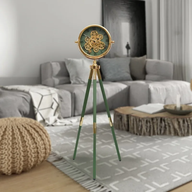 Nordic Creative Silent Desk Clocks Luxury Triangle Bedroom Living Room Table Clocks Metal Frame Hollow Gear Fashion Home Decor