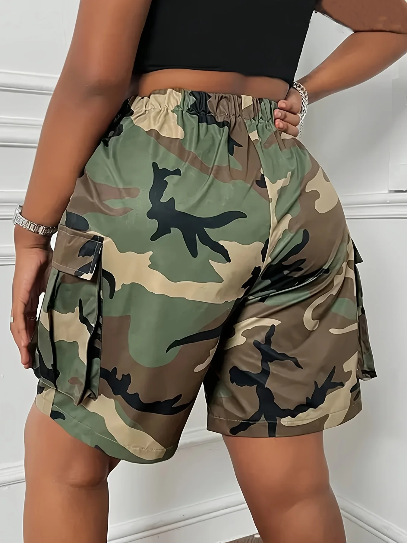 Plus Size Women Camo Multi-Pocket Cargo Shorts, Elastic Waist Loose Casual Utility Shorts