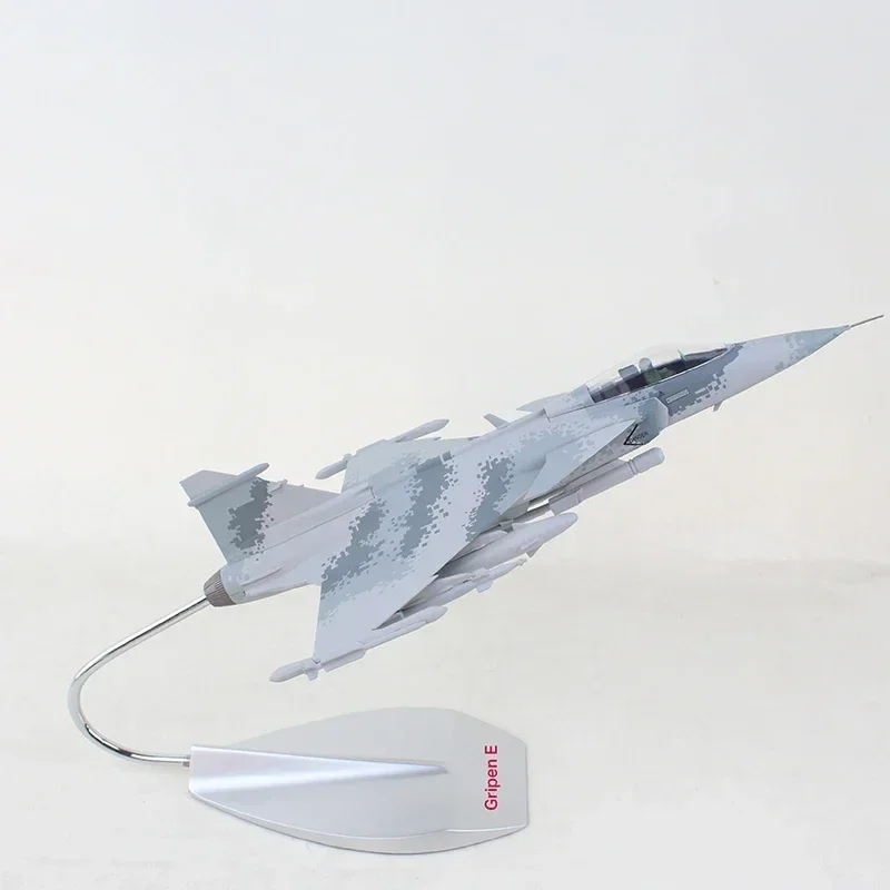 Scale 1/48 SAAB JAS-39 Gripen Miniature Diecast ABS Engineering Eco-friendly Plastic Fighter Models Souvenir Gift Toys For Boys