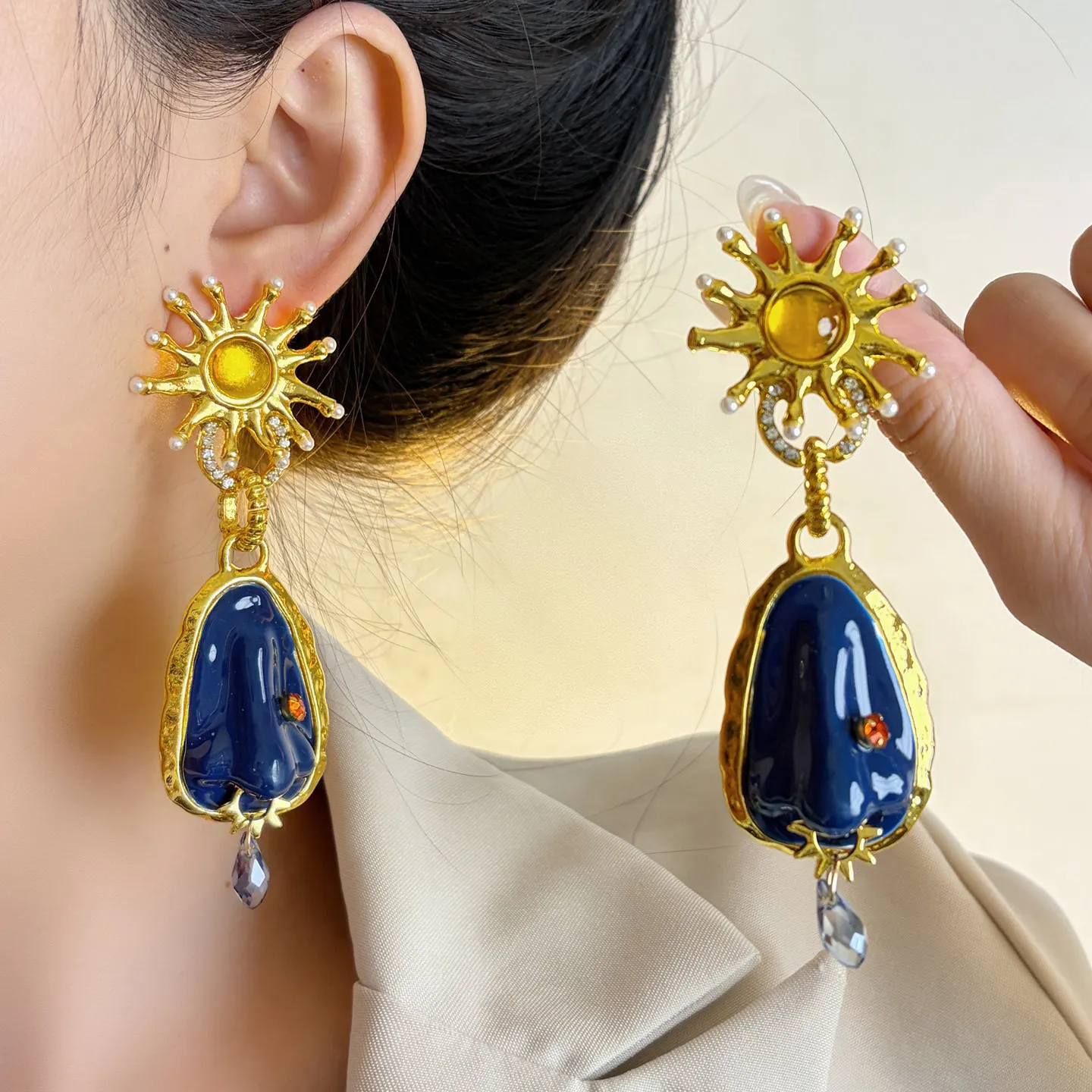 Exaggerated And Unique Retro Blue Nose Sunflower Earrings