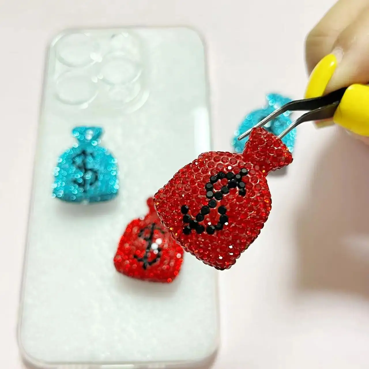 2個セット 高級感 Y2K フルダイヤモンド リッチピンク ホワイト マネーバッグ ジャンクフォンケース iPadケース 樹脂製ラインストーン装飾チャーム DIYクラフト