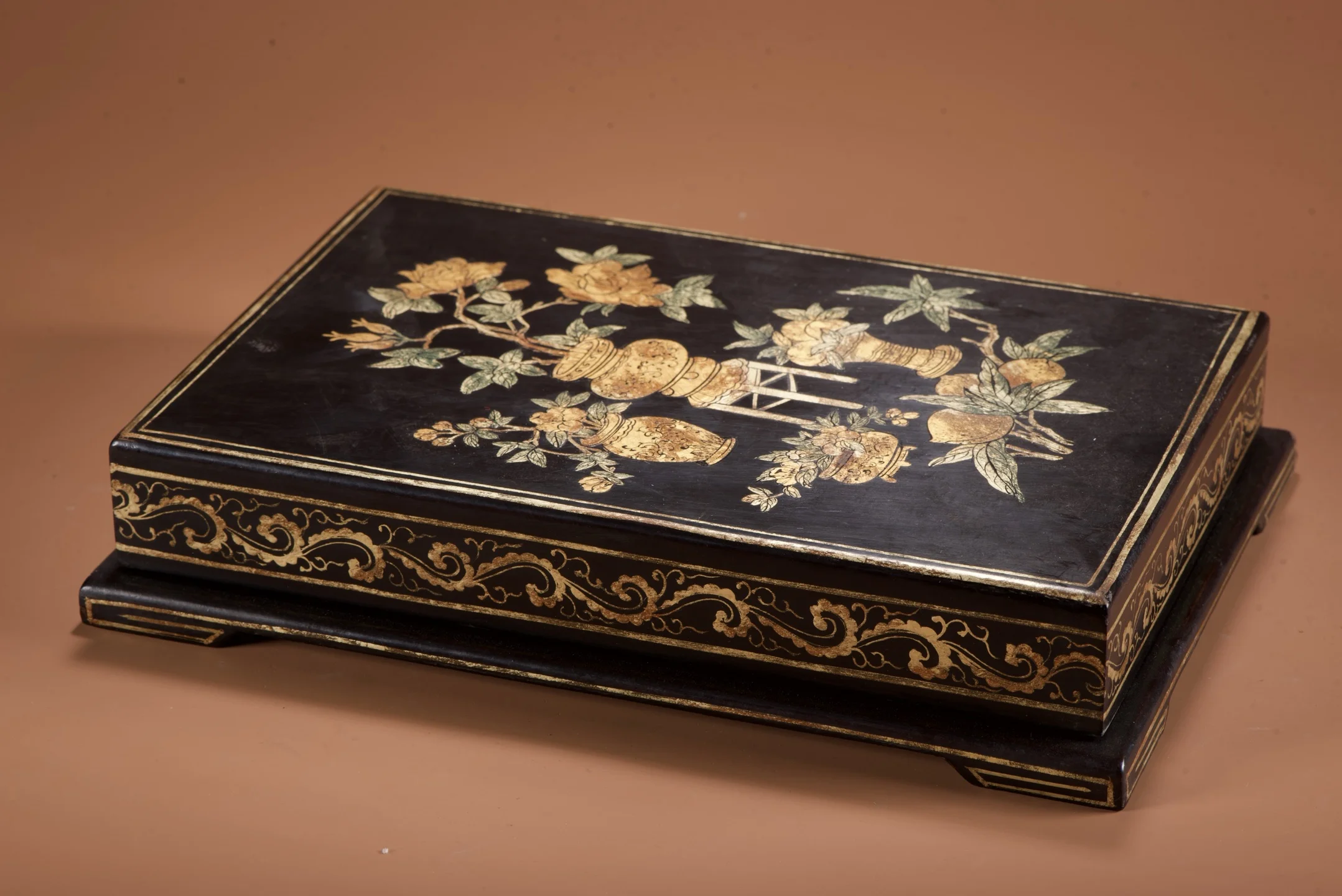 Old wood Lacquerware Outline in gold Bogu pattern floral pattern Wenfang Box storage box Wenfang screen
