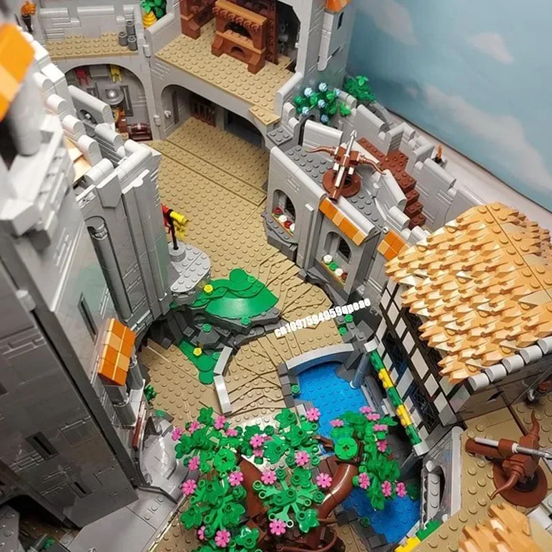 New Hot 8848Pcs Moc European Medieval Street View Knights Castle Model Custom Puzzle Diy Creative Ideas Kids Toys Birthday Gifts