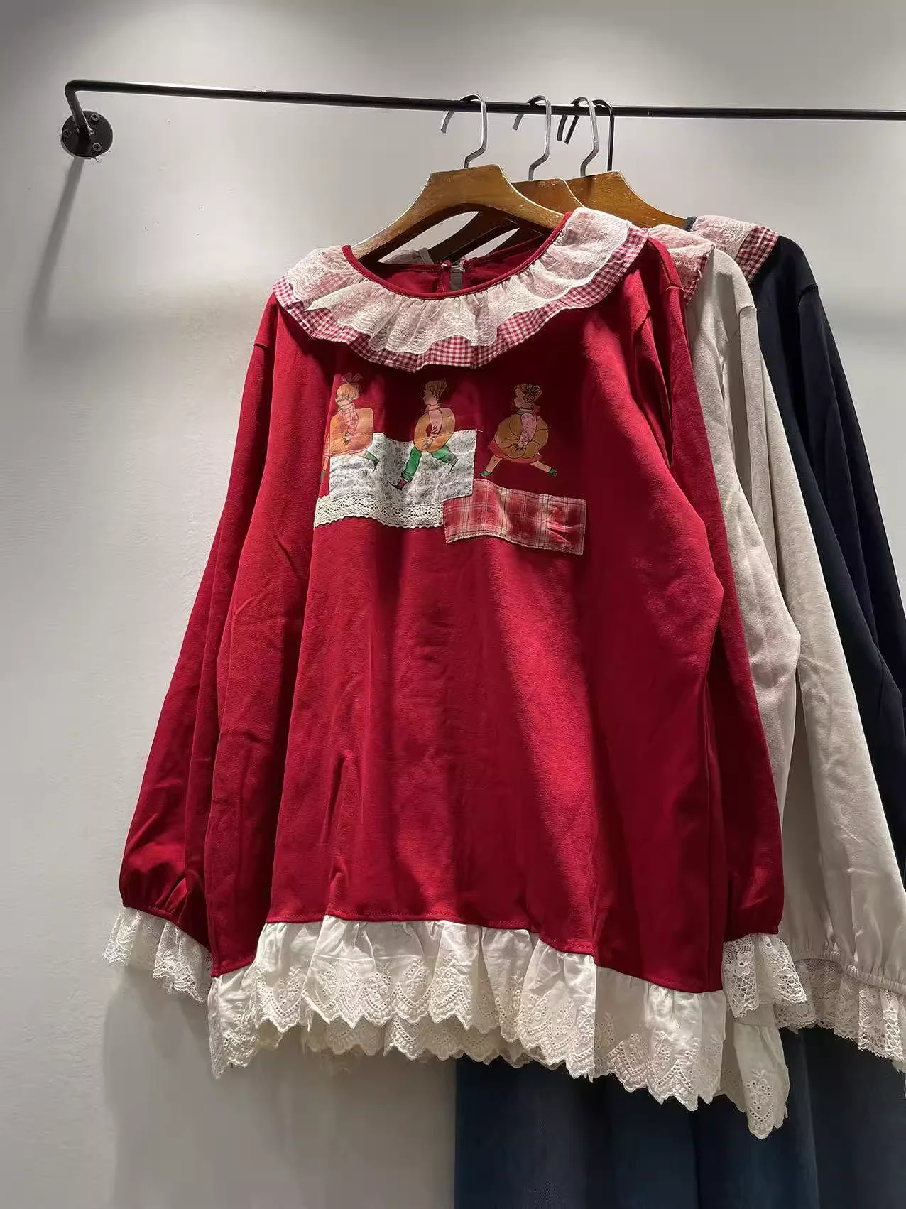 Japanese Mori Girl Beige Blue Red Cartoon Embroidered Long Sleeve Shirt Women Pullover Sweet Lace Patchwork Shirts Cute Clothes